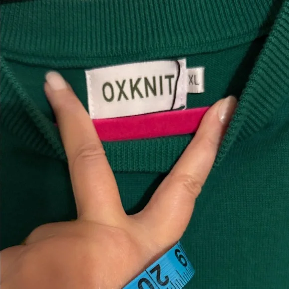 Green Crewneck Sleeveless Sweater with Yellow Cheetah Motif - Picture 2 of 5